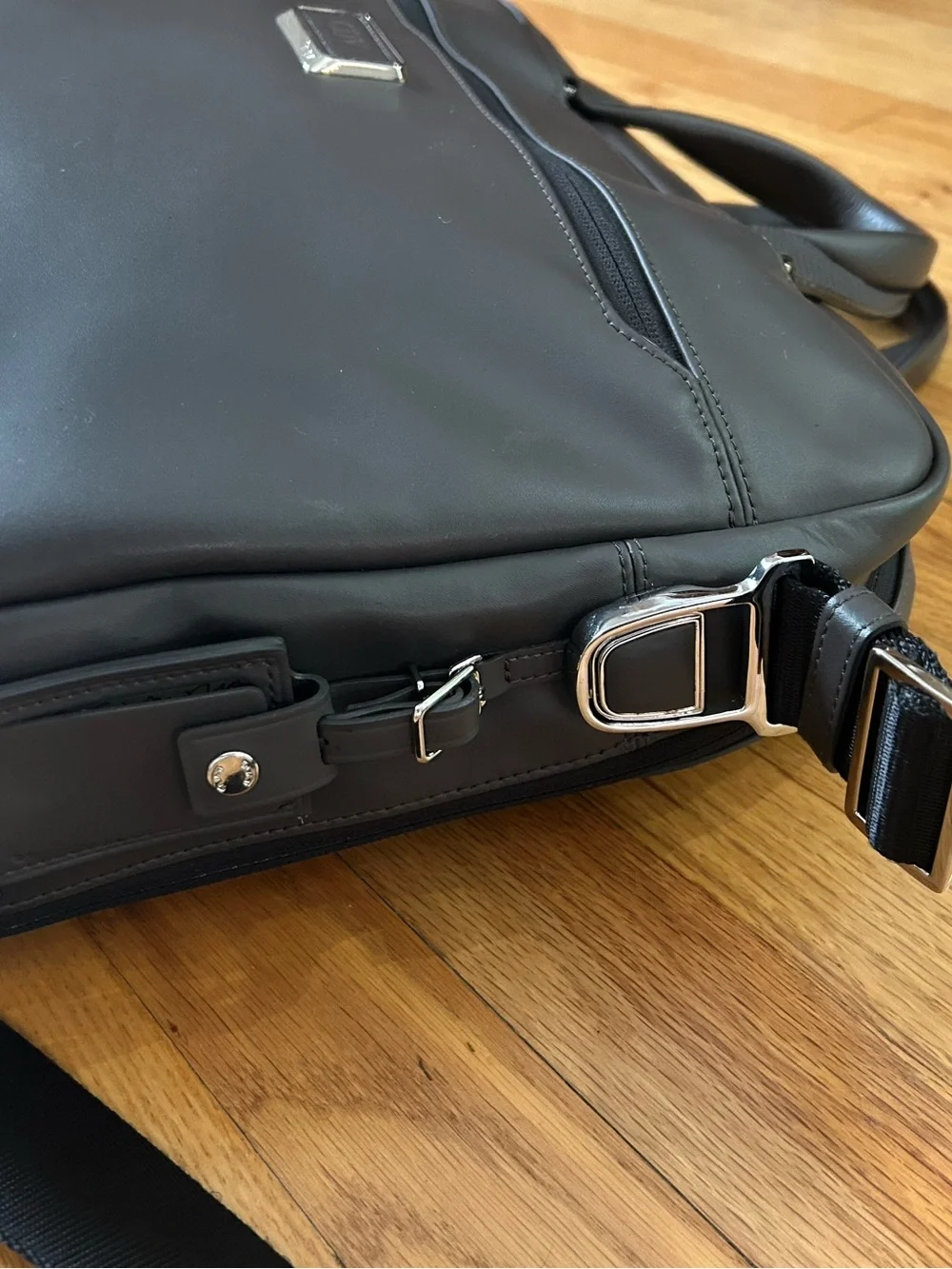 Tumi Saweyr Arrive Taupe 16” Men's Laptop Briefcase Top Handles Shoulder Strap